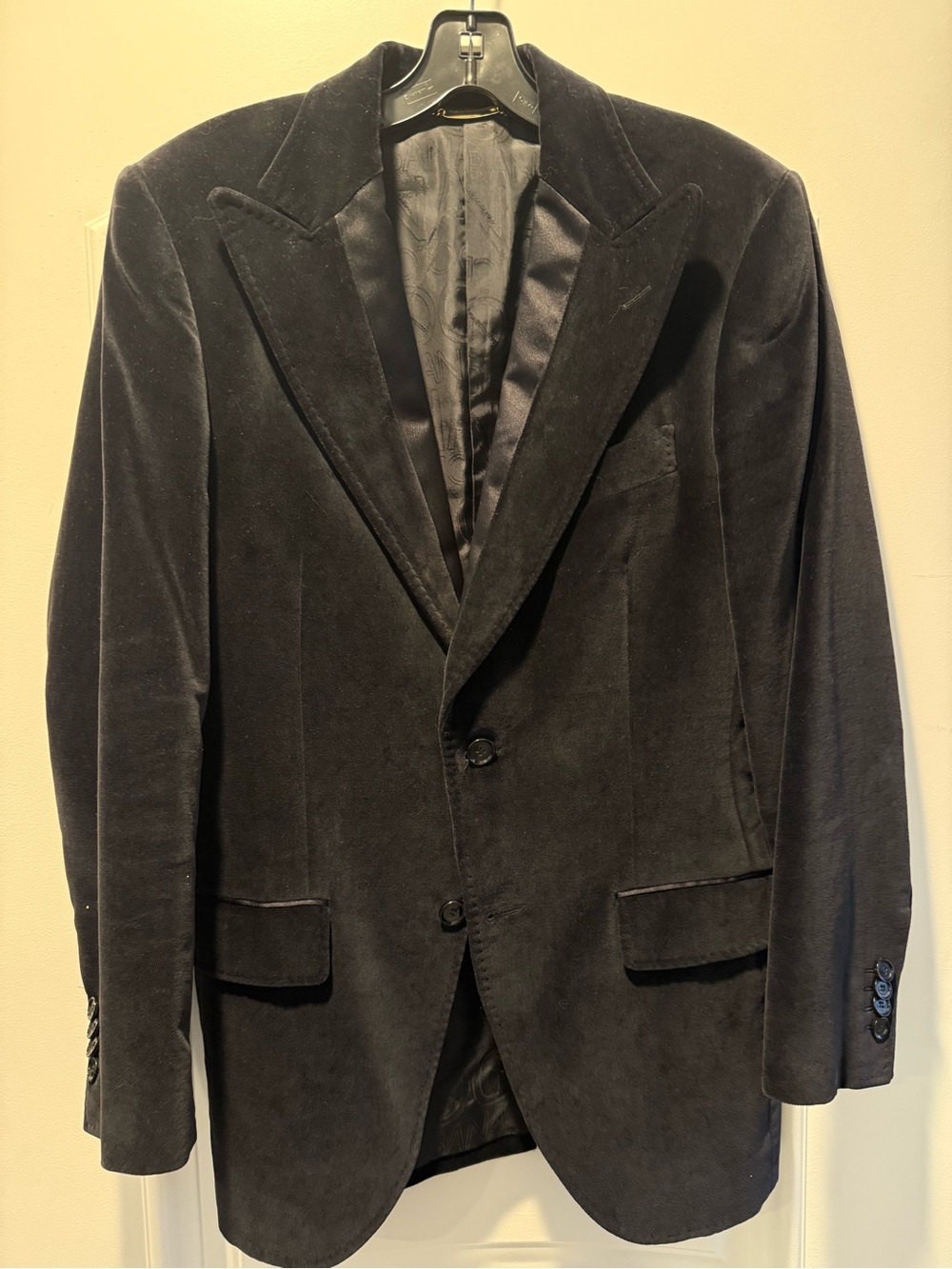Dolce & Gabbana Classic Black Velvet Men's Blazer